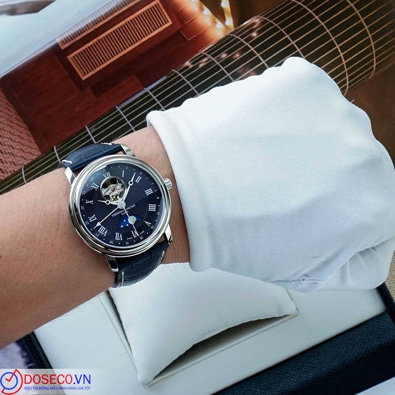 Đồng hồ có kích thước vừa phải, rất dễ đeo